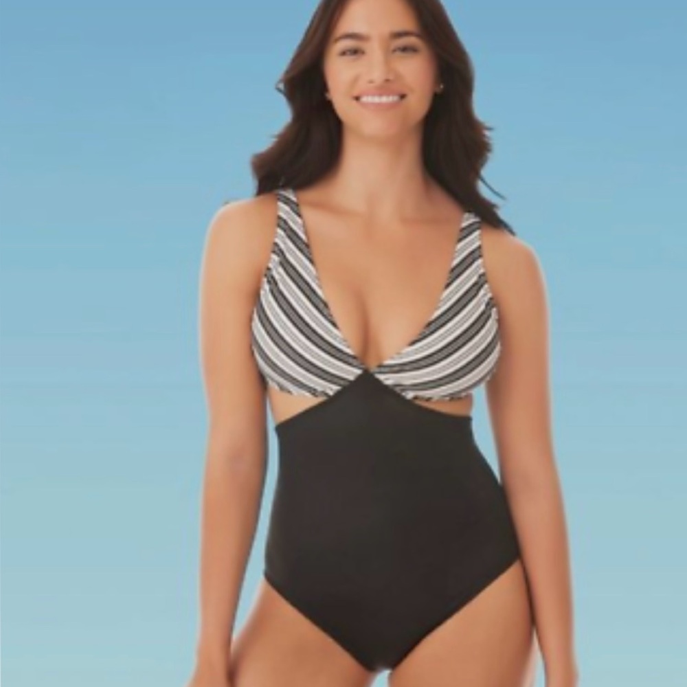 BEACH BETTY black and white striped one piece women’s swimsuit size XL
